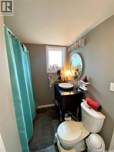 204 4Th Street E, Carnduff, SK - Indoor Photo Showing Bathroom