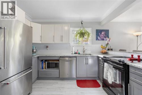 565 Errol Road, Sarnia, ON - Indoor Photo Showing Kitchen