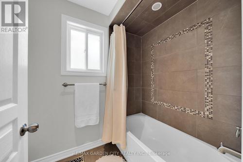 6 Vanderburgh Lane, Grimsby, ON - Indoor Photo Showing Bathroom