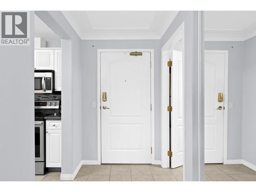 1964 Enterprise Way Unit# 403, Kelowna, BC - Indoor Photo Showing Other Room