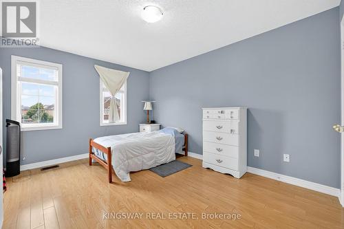 284 Holmes Crescent, Milton, ON - Indoor Photo Showing Bedroom