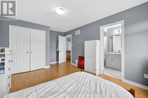 284 Holmes Crescent, Milton, ON - Indoor Photo Showing Bedroom