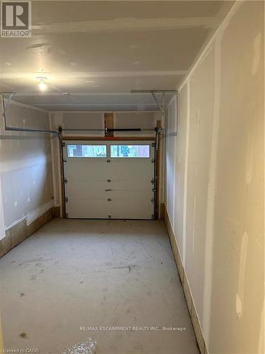 29 - 660 Colborne Street W, Brantford, ON - Indoor Photo Showing Garage