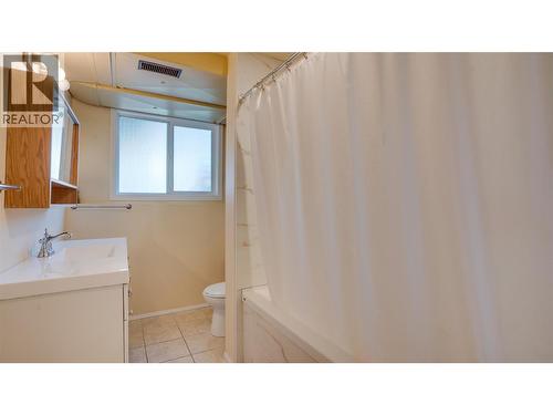 700 Bass Avenue, Enderby, BC - Indoor Photo Showing Bathroom