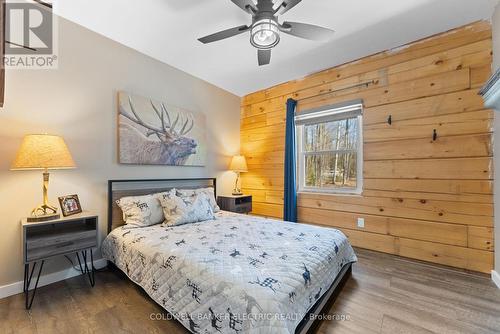 2075 Dyno Road, Highlands East (Cardiff Ward), ON - Indoor Photo Showing Bedroom