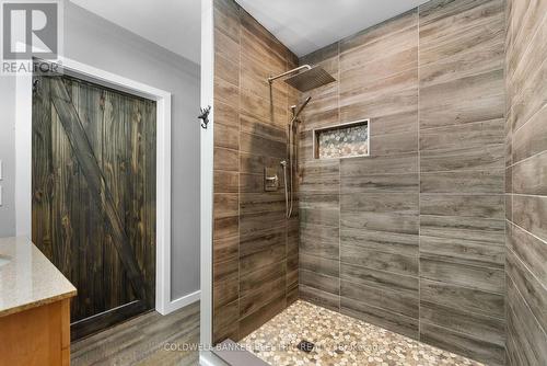 2075 Dyno Road, Highlands East (Cardiff Ward), ON - Indoor Photo Showing Bathroom