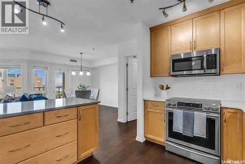 1205 902 Spadina Crescent E, Saskatoon, SK - Indoor Photo Showing Kitchen With Upgraded Kitchen