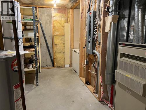 2719 Davidson Road, Shoreacres, BC - Indoor Photo Showing Basement