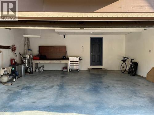 2719 Davidson Road, Shoreacres, BC - Indoor Photo Showing Garage