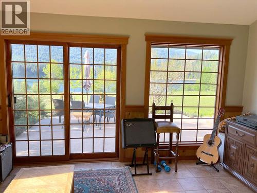 2719 Davidson Road, Shoreacres, BC - Indoor