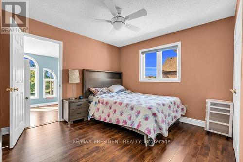 1466 Willowvale Gardens, Mississauga, ON - Indoor Photo Showing Bedroom