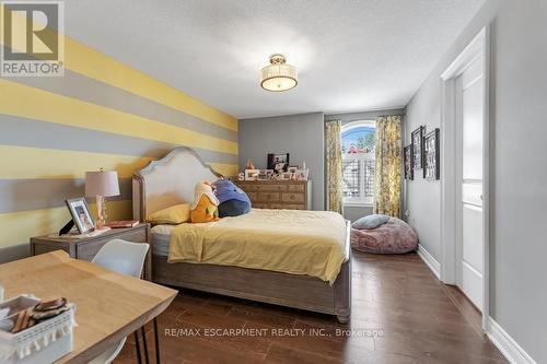 236 Mother'S Street, Hamilton, ON - Indoor Photo Showing Bedroom
