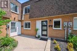 16 - 120 COUNTRY CLUB DRIVE  Guelph (Victoria North), ON N1E 3K7