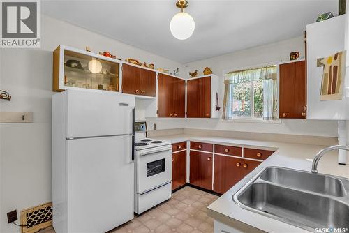 118 28Th Street W, Saskatoon, SK - Indoor Photo Showing Kitchen With Double Sink