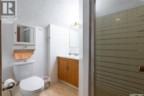 118 28Th Street W, Saskatoon, SK - Indoor Photo Showing Bathroom