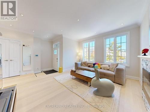 5 POINT PELEE LANE  Richmond Hill, ON L4S 0G4