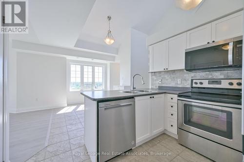 3 - 575 Dundas Street W, Mississauga, ON - Indoor Photo Showing Kitchen
