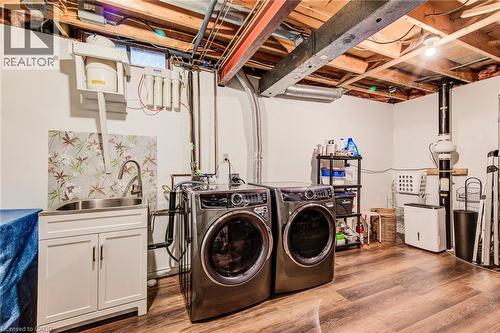 98 Rolling Meadows Drive, Kitchener, ON - Indoor Photo Showing Laundry Room