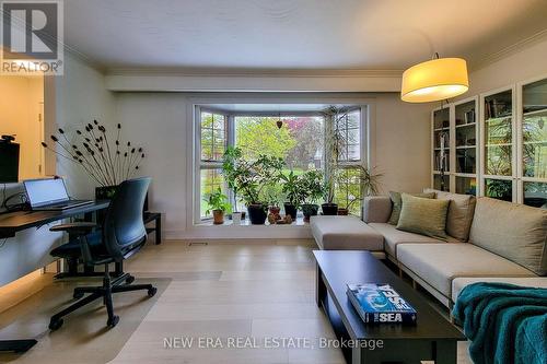 5322 Windermere Drive, Burlington, ON - Indoor Photo Showing Living Room