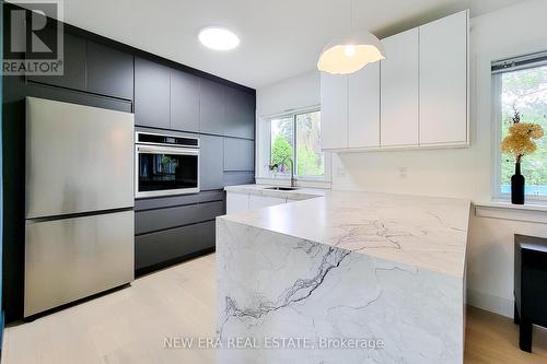 5322 Windermere Drive, Burlington, ON - Indoor Photo Showing Kitchen