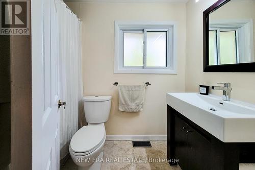 5322 Windermere Drive, Burlington, ON - Indoor Photo Showing Bathroom