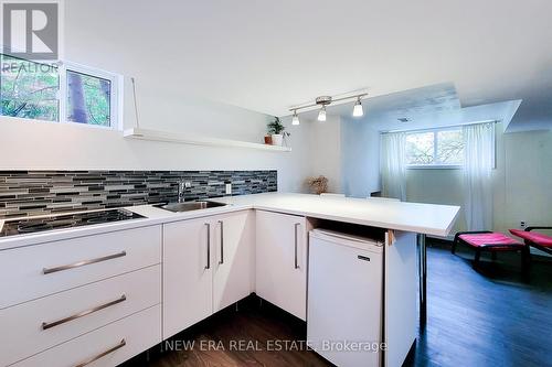 5322 Windermere Drive, Burlington, ON - Indoor Photo Showing Kitchen