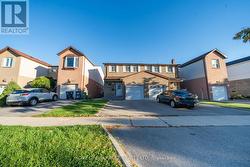 613 GALLOWAY CRESCENT  Mississauga, ON L5C 3R7