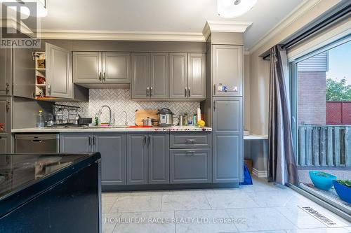 613 Galloway Crescent, Mississauga, ON - Indoor Photo Showing Kitchen