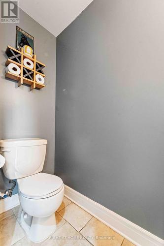 110 Little London Private, Ottawa, ON - Indoor Photo Showing Bathroom