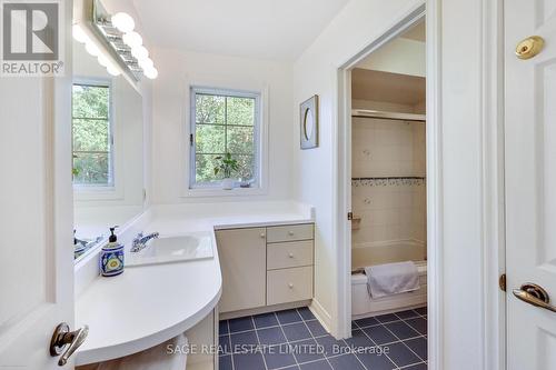 4143 Tapestry Trail, Mississauga, ON - Indoor Photo Showing Bathroom