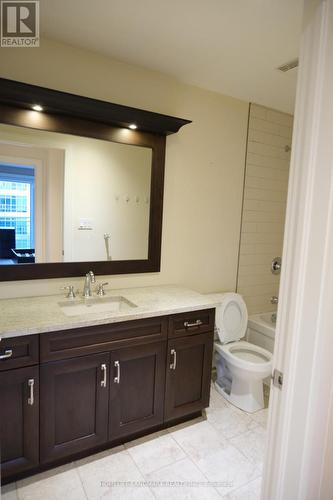 408 - 320 Sugarcreek Trail, London North, ON - Indoor Photo Showing Bathroom
