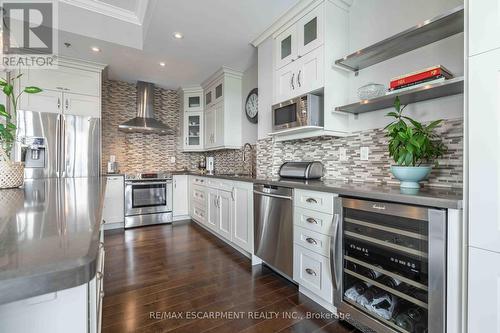 422 - 5317 Upper Middle Road, Burlington, ON - Indoor Photo Showing Kitchen With Stainless Steel Kitchen With Upgraded Kitchen