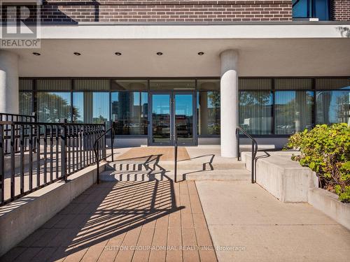 1005 - 128 Fairview Mall Drive, Toronto, ON - 