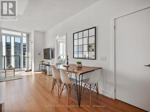 1005 - 128 Fairview Mall Drive, Toronto, ON - Indoor Photo Showing Dining Room