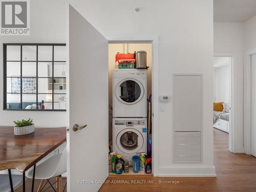 1005 - 128 Fairview Mall Drive, Toronto, ON - Indoor Photo Showing Laundry Room