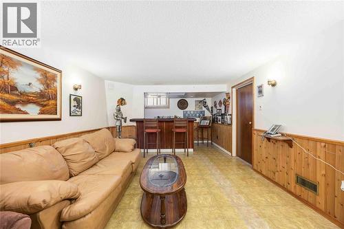 1065 Connaught Crescent, Sarnia, ON - Indoor Photo Showing Living Room