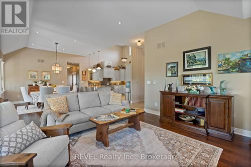 69 Butlers Drive, Fort Erie (Ridgeway), ON - Indoor Photo Showing Living Room