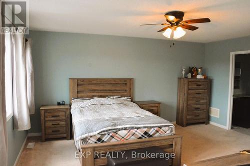 116 Goldham Way, Halton Hills, ON - Indoor Photo Showing Bedroom