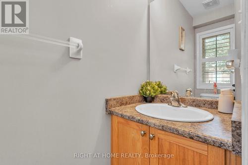 30 - 170 Dewitt Road, Hamilton, ON - Indoor Photo Showing Bathroom