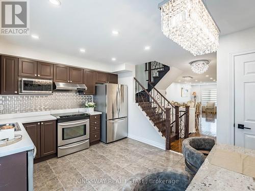 3221 Redpath Circle, Mississauga, ON - Indoor Photo Showing Kitchen