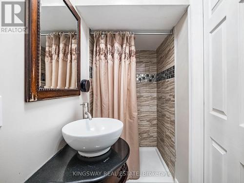 3221 Redpath Circle, Mississauga, ON - Indoor Photo Showing Bathroom