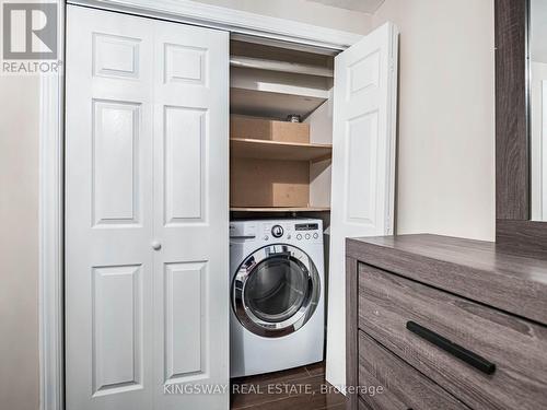 3221 Redpath Circle, Mississauga, ON - Indoor Photo Showing Laundry Room