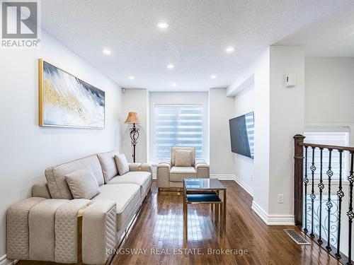 3221 Redpath Circle, Mississauga, ON - Indoor Photo Showing Living Room