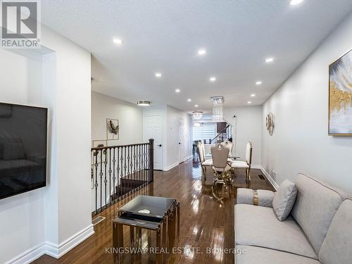 3221 Redpath Circle, Mississauga, ON - Indoor Photo Showing Living Room