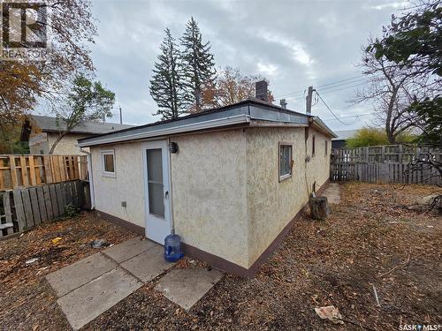 927 North Railway Street E, Swift Current, SK - Outdoor