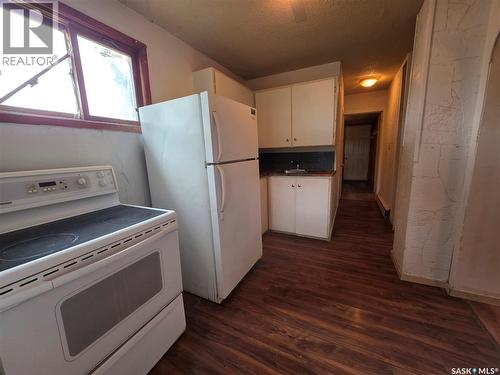 927 North Railway Street E, Swift Current, SK - Indoor Photo Showing Kitchen