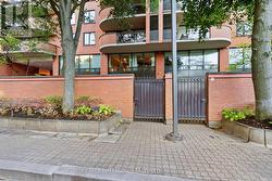 TH 15 - 260 HEATH STREET W  Toronto, ON M5P 3L6