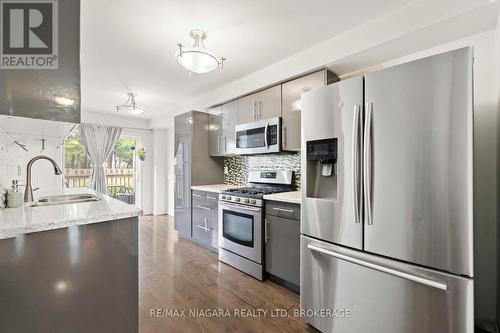 2 - 9 Lakeshore Road, St. Catharines (Lakeshore), ON - Indoor Photo Showing Kitchen With Double Sink With Upgraded Kitchen