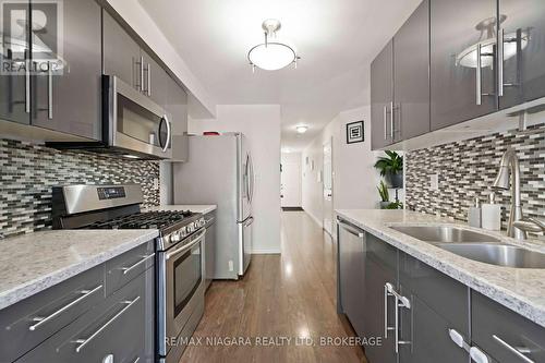 2 - 9 Lakeshore Road, St. Catharines (Lakeshore), ON - Indoor Photo Showing Kitchen With Double Sink With Upgraded Kitchen