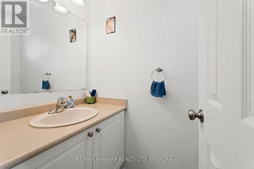 2 - 9 Lakeshore Road, St. Catharines (Lakeshore), ON - Indoor Photo Showing Bathroom